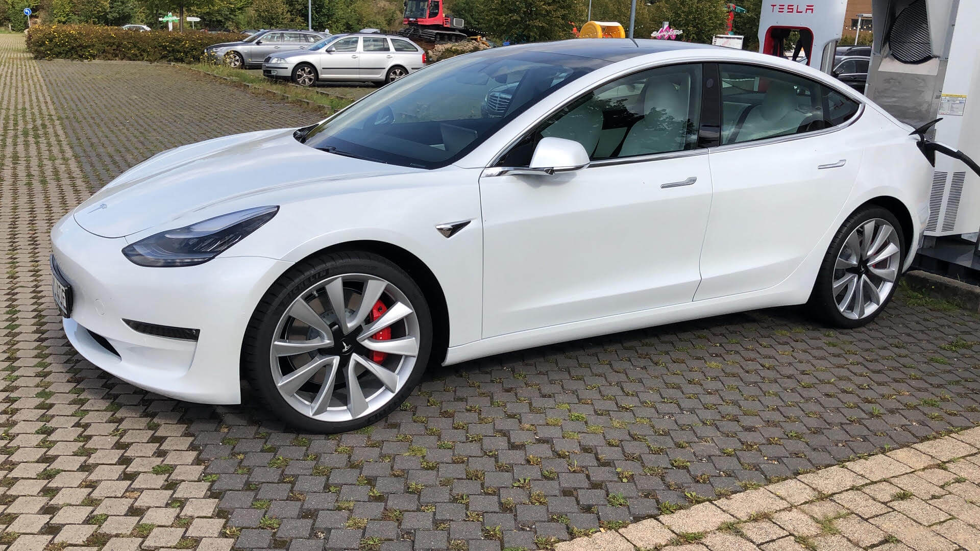 Tesla Model 3 Performance mieten Bielefeld