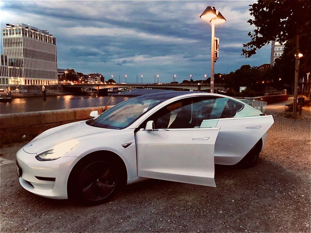 Tesla Model 3 longrange mieten Hamburg