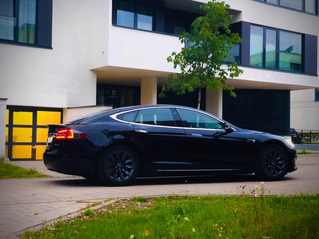 Tesla Model S Performance mieten Hamburg