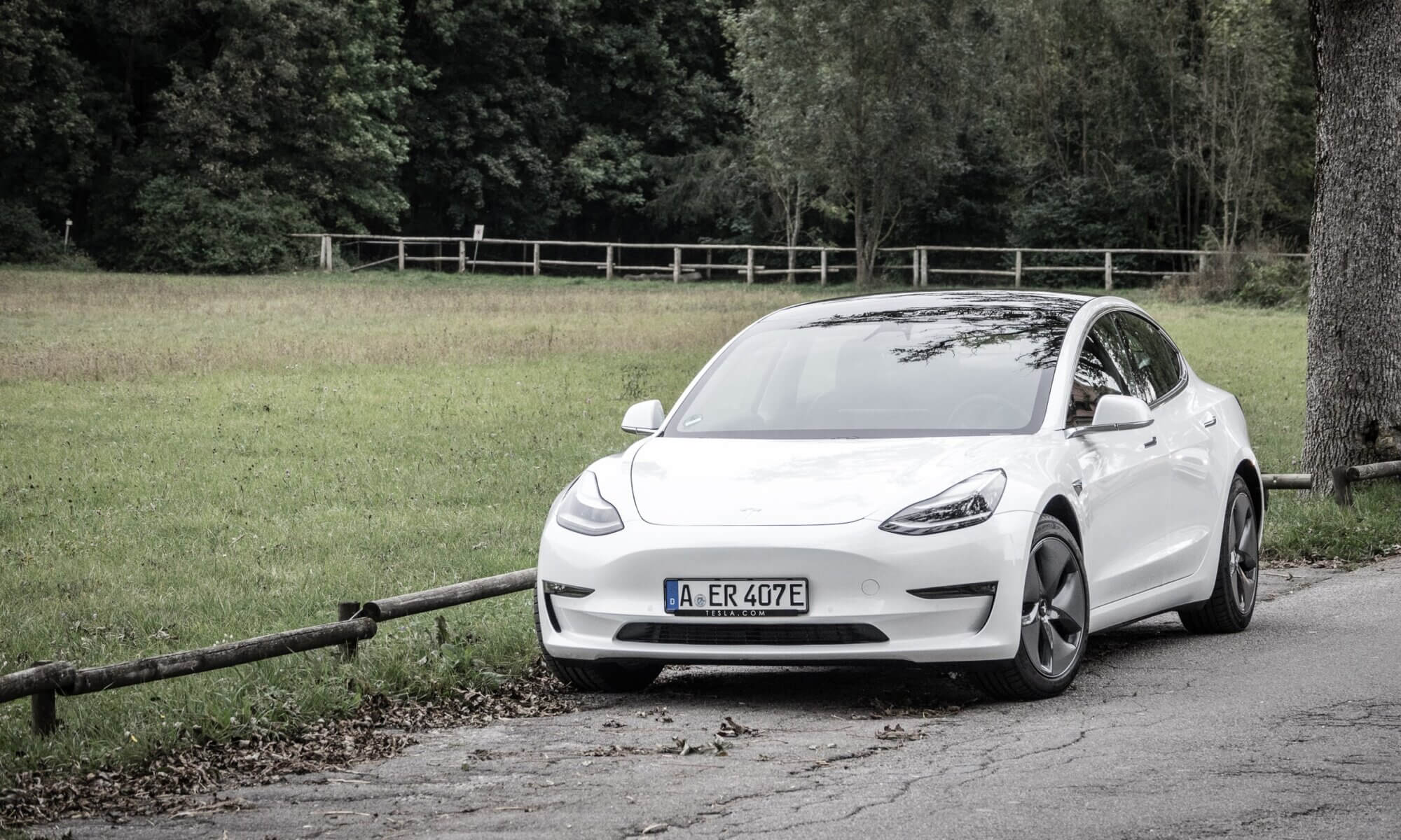 Tesla Model 3 mieten in Augsburg