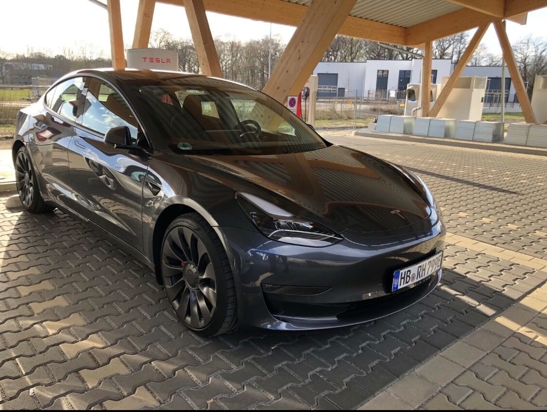 Tesla Model 3 Performance Facelift 2021 mieten in Bremen 